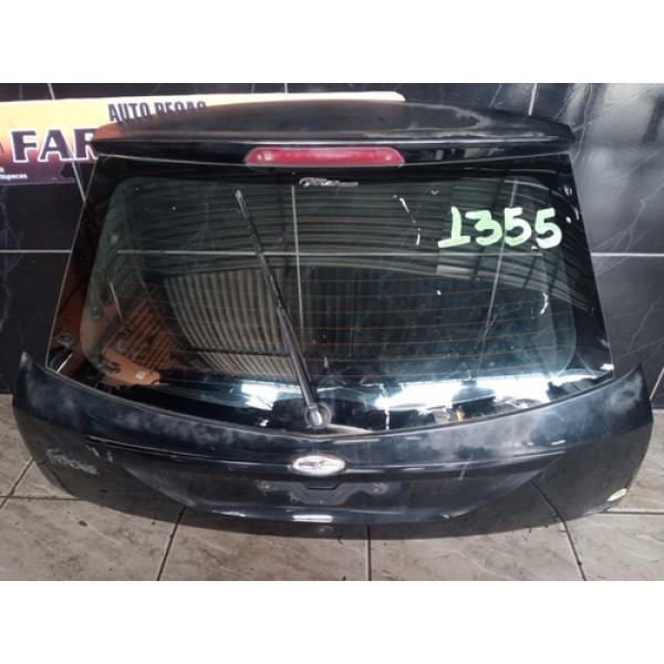 Tampa Traseira Ford Focus (c/ Detalhe)